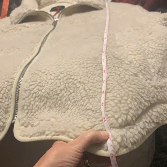 Urban Outfitters BDG cream colored Sherpa fleece jacket, front pockets, zip - Picture 11 of 11